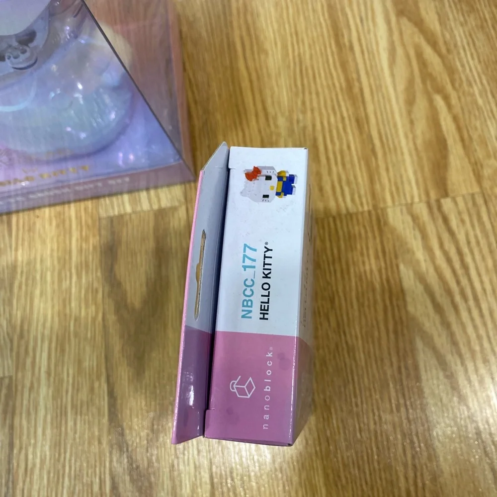 OG Hello Kitty 🐈‍⬛ limited edition Lego figurine NEW in box